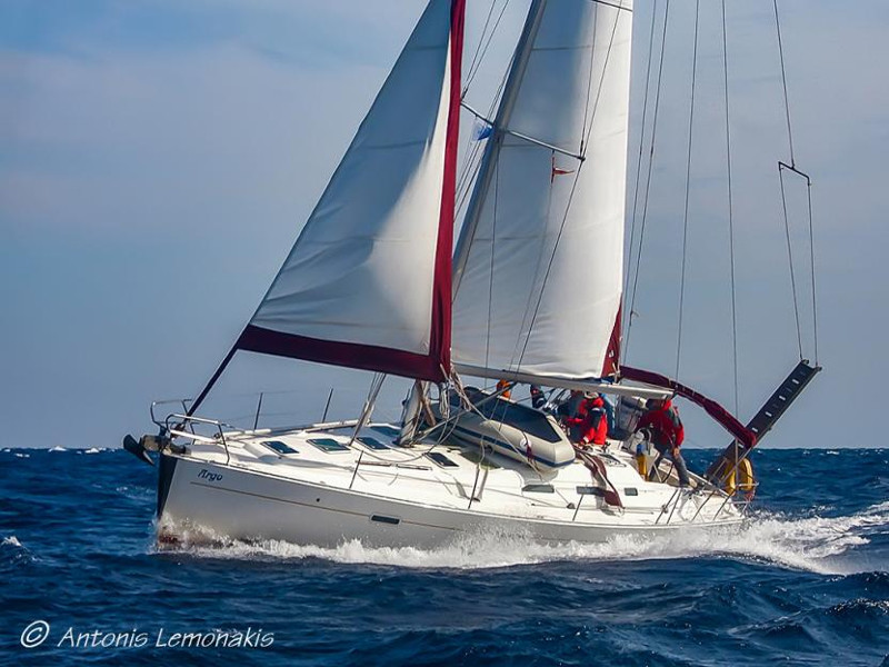 Oceanis 393 Clipper - Yacht Charter Syros & Boat hire in Greece Syros Finikas port 2