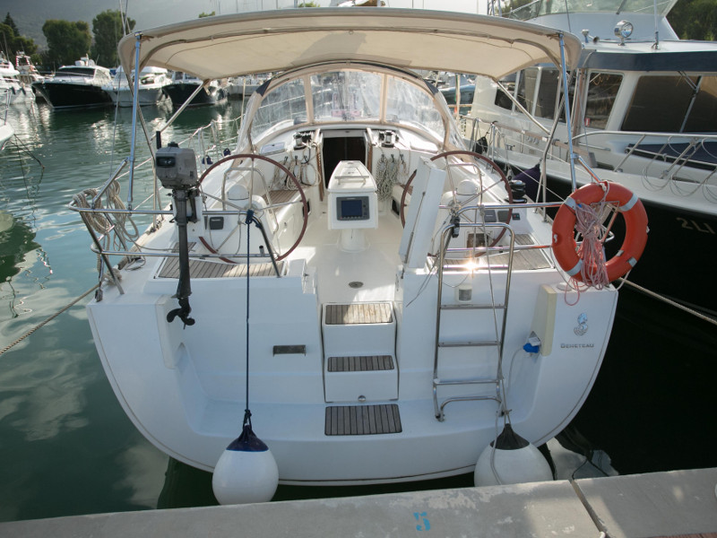 Oceanis 43 - Yacht Charter Piombino & Boat hire in Italy Tuscany Piombino Salivoli 2
