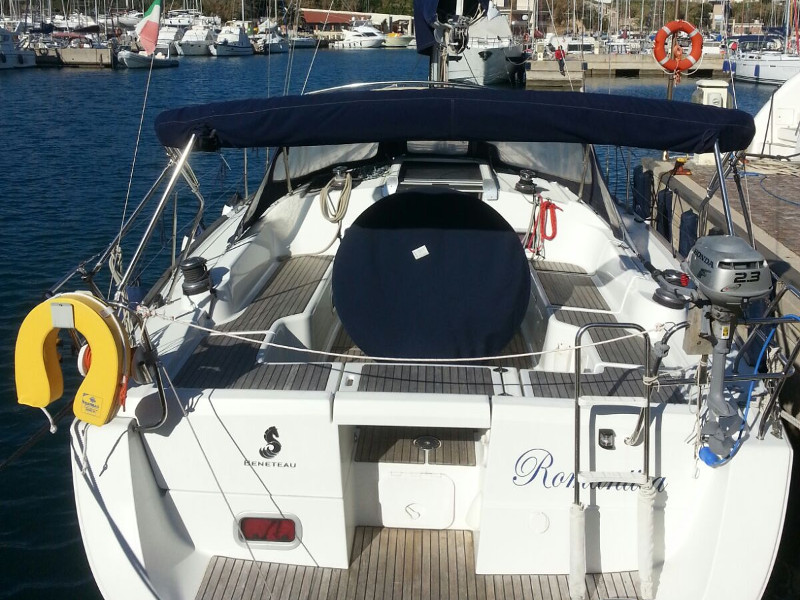 Oceanis 37 - Yacht Charter Tuscany & Boat hire in Italy Tuscany Piombino Salivoli 3