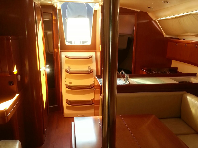 Oceanis 37 - Yacht Charter Piombino & Boat hire in Italy Tuscany Piombino Salivoli 4